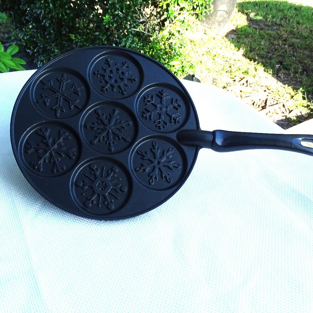 Nordic Ware Silver Dollar Snow Flake Pancake Griddle